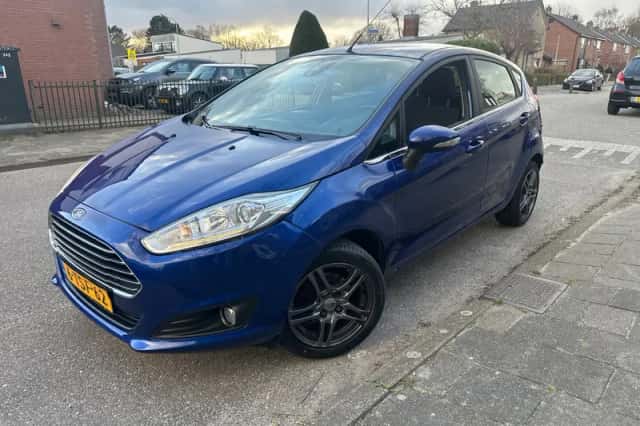 Ford Fiesta (2014) thumbnail 1