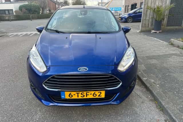 Ford Fiesta (2014) thumbnail 2