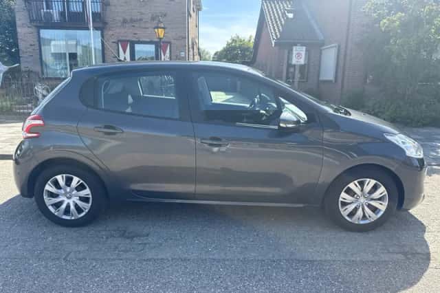 Peugeot 208 (2012) thumbnail 2