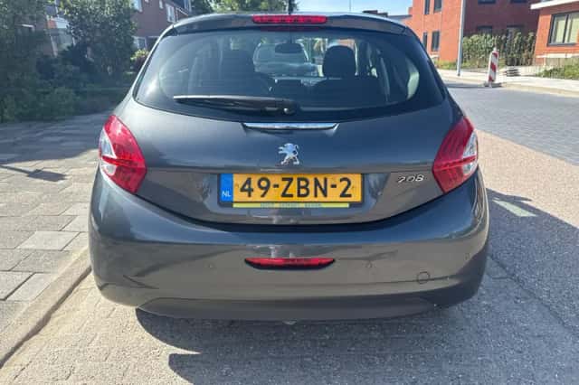 Peugeot 208 (2012) thumbnail 4