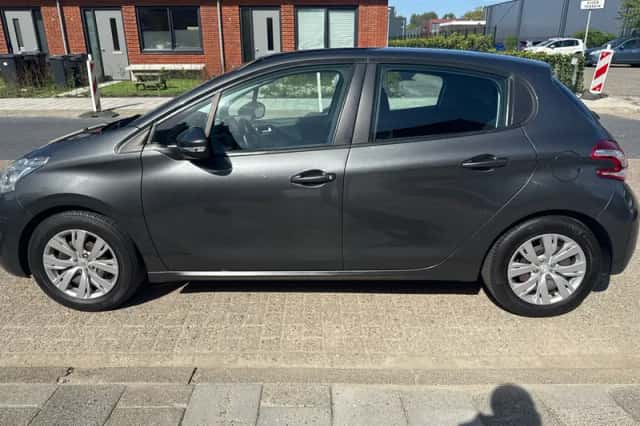 Peugeot 208 (2012) thumbnail 6