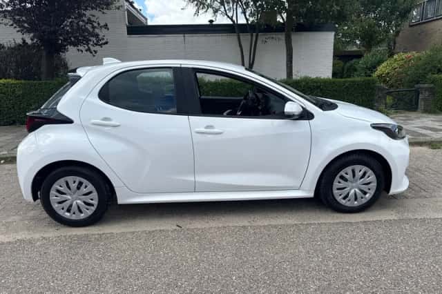 Toyota Yaris (2022) thumbnail 4
