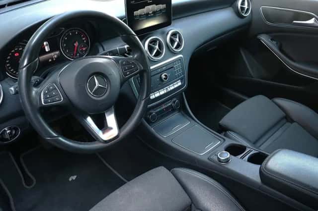 Mercedes-Benz A-Klasse (2017) thumbnail 3