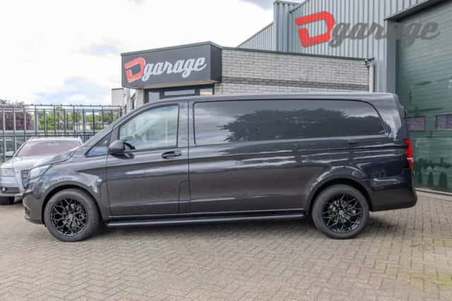 Mercedes-Benz Vito (2022) thumbnail 2