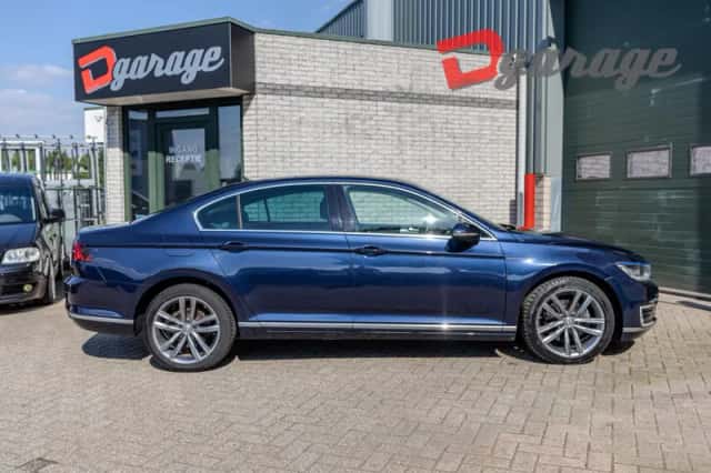 Volkswagen Passat (2015) thumbnail 6