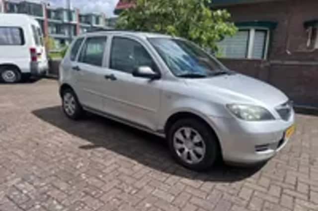 Mazda 2 (2004) thumbnail 3