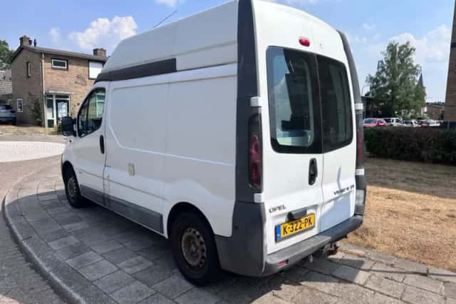Opel Vivaro (2004) thumbnail 2