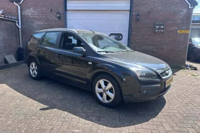 Ford Focus (2008) thumbnail 3