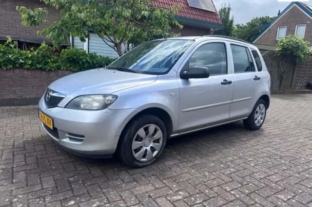Mazda  (2004) thumbnail 1