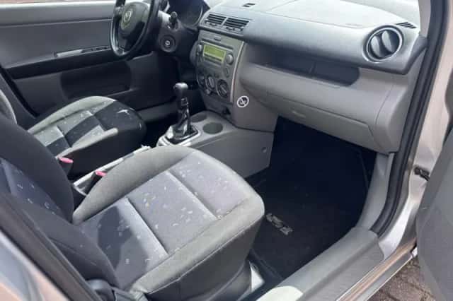 Mazda  (2004) thumbnail 6