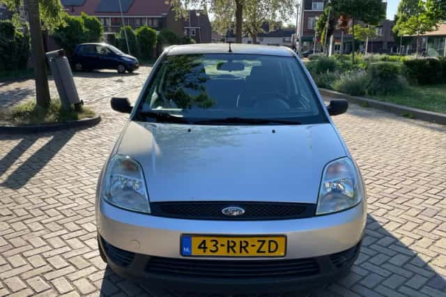 Ford Fiesta (2005) thumbnail 3