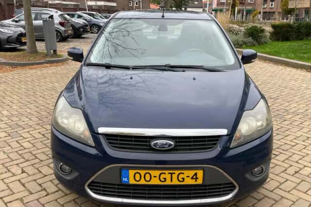 Ford Focus (2008) thumbnail 3