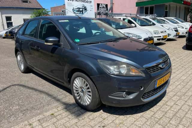 Ford Focus (2010) thumbnail 2