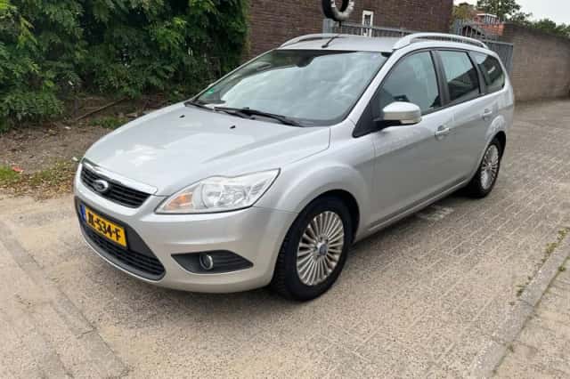Ford Focus (2010) thumbnail 3
