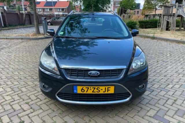 Ford Focus (2008) thumbnail 3
