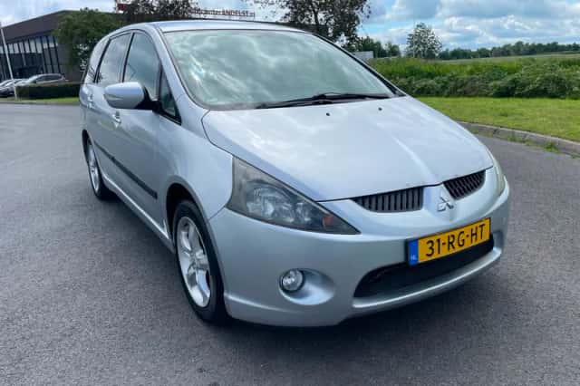 Mitsubishi Grandis (2005) thumbnail 1