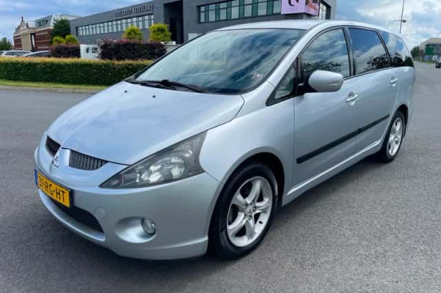 Mitsubishi Grandis (2005) thumbnail 5