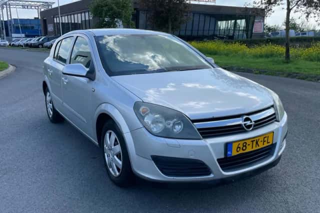 Opel Astra (2006) thumbnail 1