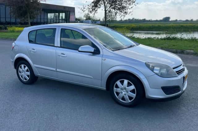 Opel Astra (2006) thumbnail 2