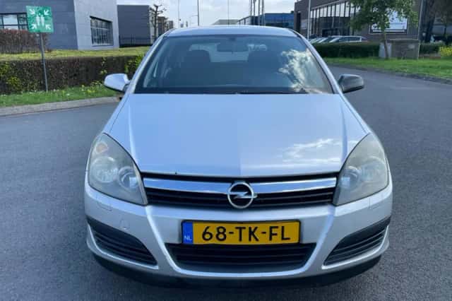 Opel Astra (2006) thumbnail 3