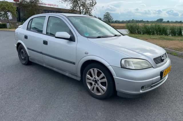 Opel Astra (2002) thumbnail 2