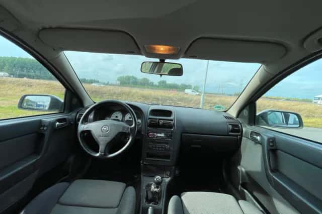 Opel Astra (2002) thumbnail 3