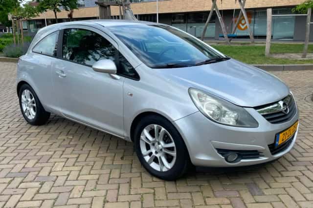 Opel Corsa (2008) thumbnail 2