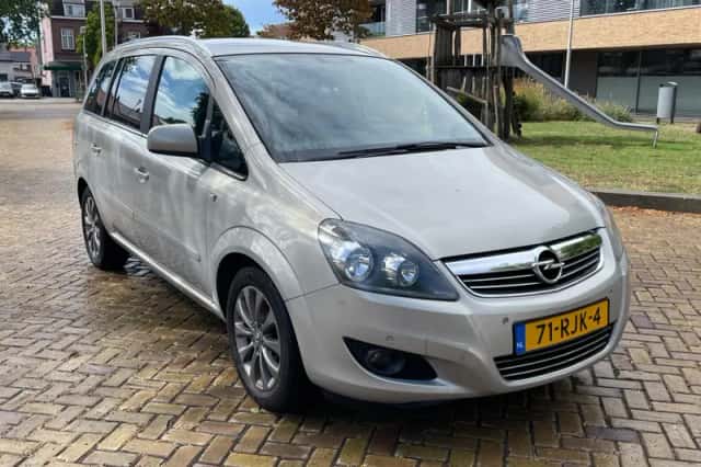 Opel Zafira (2011) thumbnail 1