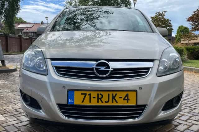 Opel Zafira (2011) thumbnail 3