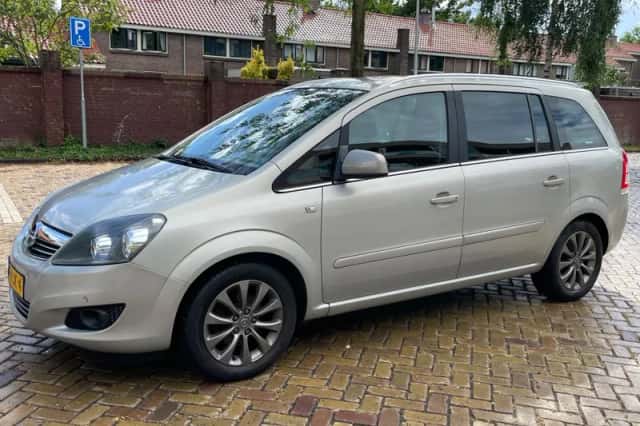 Opel Zafira (2011) thumbnail 5