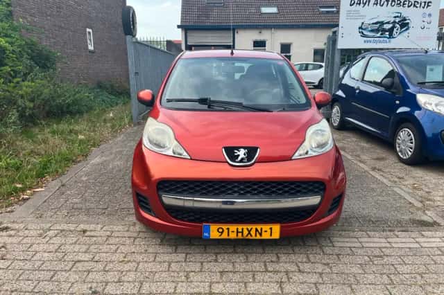 Peugeot 107 (2009) thumbnail 2