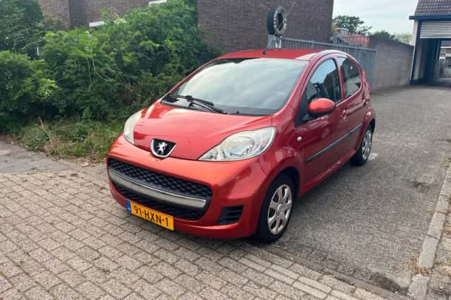 Peugeot 107 (2009) thumbnail 3