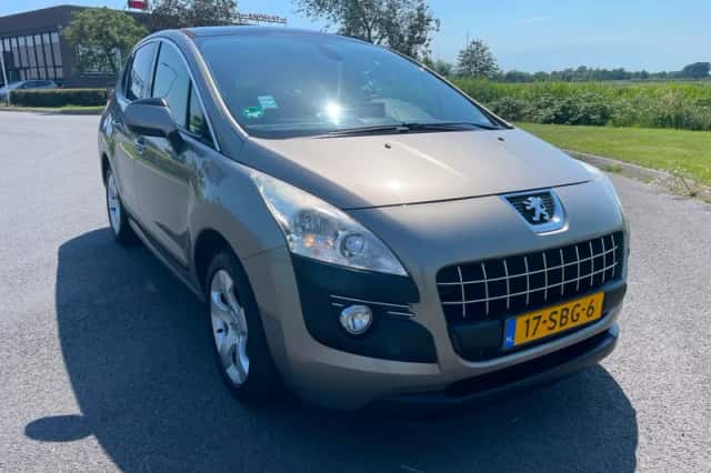 Peugeot 3008 (2011) thumbnail 1