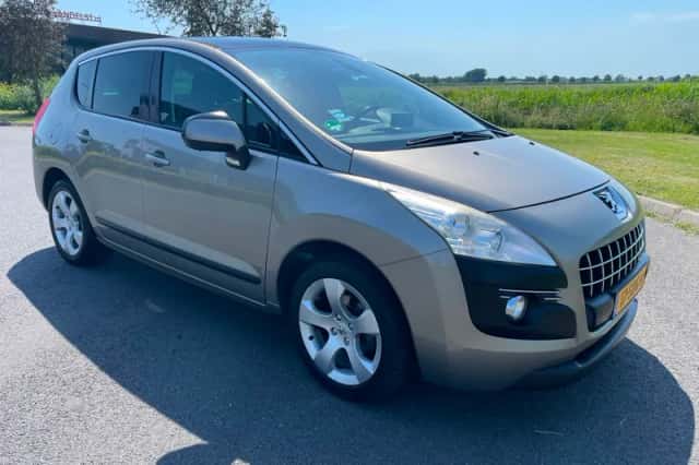Peugeot 3008 (2011) thumbnail 2
