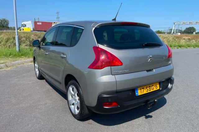 Peugeot 3008 (2011) thumbnail 6