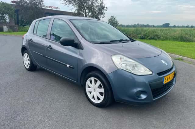 Renault Clio (2010) thumbnail 2
