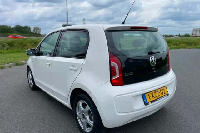 Volkswagen Up! (2013) thumbnail 6