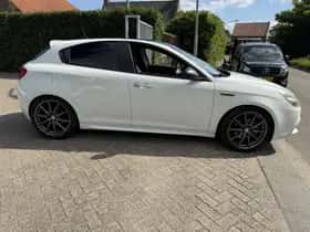 Alfa Romeo Giulietta (2011) thumbnail 4