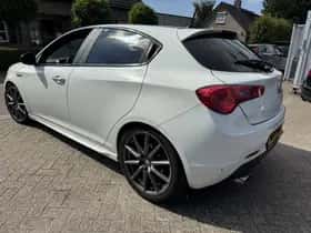 Alfa Romeo Giulietta (2011) thumbnail 6