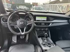 Alfa Romeo Stelvio (2018) thumbnail 13