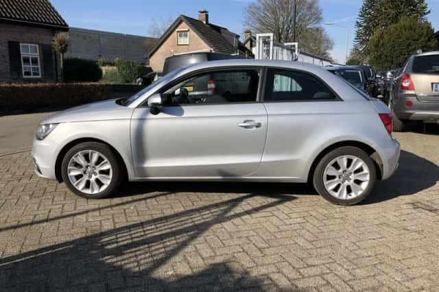 Audi A1 (2010) thumbnail 3
