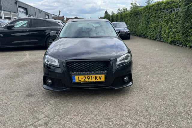 Audi A3 (2010) thumbnail 2