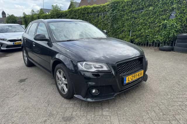 Audi A3 (2010) thumbnail 3