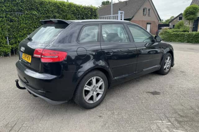 Audi A3 (2010) thumbnail 4