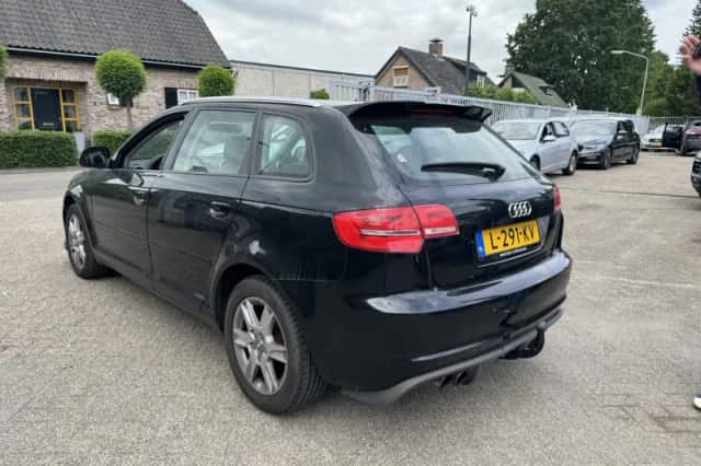 Audi A3 (2010) thumbnail 6
