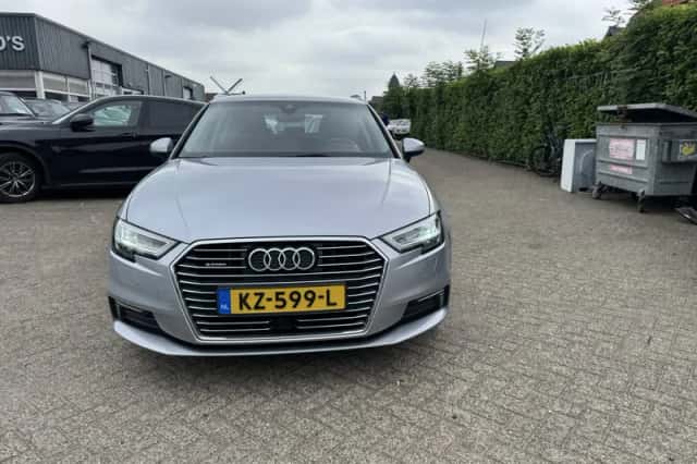 Audi A3 (2016) thumbnail 2