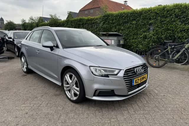 Audi A3 (2016) thumbnail 3