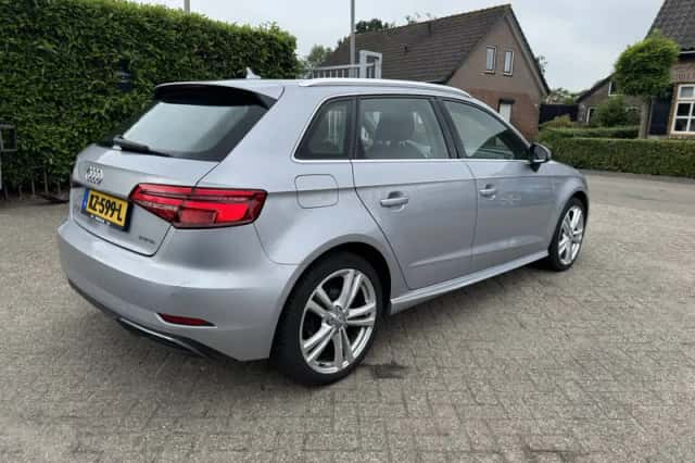 Audi A3 (2016) thumbnail 5