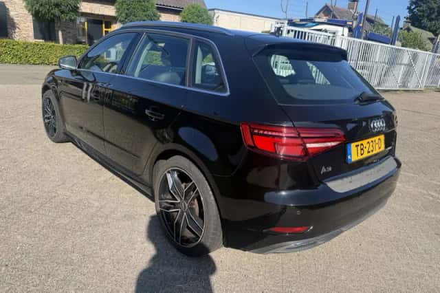 Audi A3 (2017) thumbnail 2