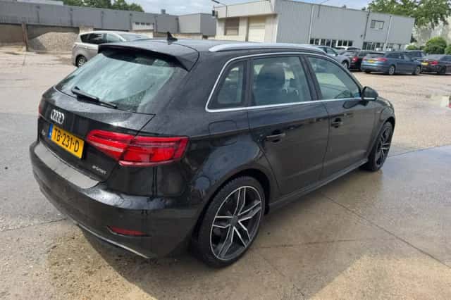 Audi A3 (2017) thumbnail 3